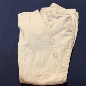 Nice new white No Boundaries jeans!
